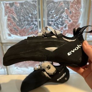 *NEW NEVER WORN* Women’s evolv phantom low volume vegan climbing shoes size 9
